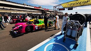 Gustas Grinbergas prie&scaron; &bdquo;Le Mans&ldquo; series lenktynes: autografų dalijimas ir atidarymas
