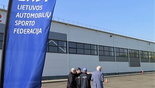 Velykinis automobilių slalomas