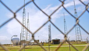 SpaceX raketa, turėjusi nugabenti privatų kosminį laivą į TKS