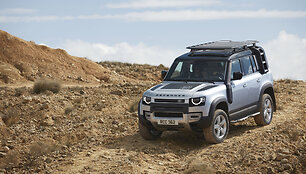 Frankfurto mugė: naujas &bdquo;Land Rover Defender&ldquo; &ndash; lyg i&scaron; filmo apie Džeimsą Bondą