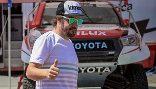 Fernando Alonso dalyvaus Dakaro ralyje