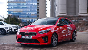 KIA ProCeed, konkurso „Metų automobilis 2020“ dalyviai prie Martyno Mažvydo bibliotekos