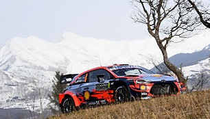 Ottas Tanakas ir Martinas Jarveoja debiutavo „Hyundai“ komandoje Monte Carlo WRC