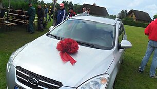 Me&scaron;keriotojų &scaron;ventėje &bdquo;Kur tu, karpi&ldquo; sugautas auksinis karpis, laimėtas automobilis &bdquo;Kia Cee'd&ldquo;