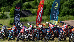 Antrajame &bdquo;Cross Country&ldquo; čempionato etape &ndash; pragari&scaron;kas kar&scaron;tis, &bdquo;varlinukas&ldquo; ir dulkių spąstai