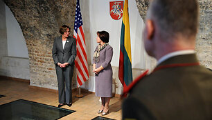 JAV ambasadorė Anne Elizabeth Derse atsisveikino su Lietuvos Kra&scaron;to apsaugos ministre Rasa Juknevičiene