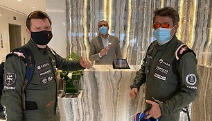 Antanas Juknevičius ir Darius Vaičiulis: Dakaro automobilio testai Dubajuje