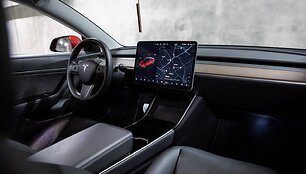 &bdquo;Deals on Wheels" siūlo i&scaron;bandyti Tesla Model 3
