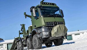 Lietuvos kariuomenei perduoti sunkvežimiai &bdquo;Arocs&ldquo;