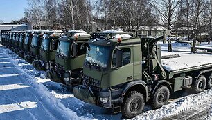 Lietuvos kariuomenei perduoti sunkvežimiai &bdquo;Arocs&ldquo;