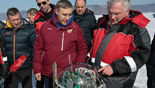 Mokslininkai į Baikalo gelmę panardino vieną didžiausių teleskopų