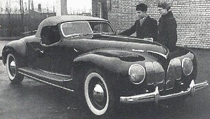 ZIS-101A-Sport ir jo kūrėjai. (Wikimedia)