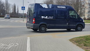 Klaipėdoje pavojingai pastatytas automobilis