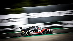 &bdquo;Speed Factory Racing&ldquo;, vadovaujama Daliaus Steponavičiaus, su &bdquo;Porsche 911 GT2 RS Clubsport&ldquo; automobiliu du kartus i&scaron;kovojo vietas ant prizininkų pakylos (A.Rusteika, M.Vergersas)