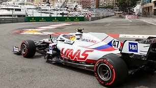 Dvi avarijos Formulės 1 Monako GP treniruotėse: M.Schumacheris ir N.Latifi sudaužė automobilius