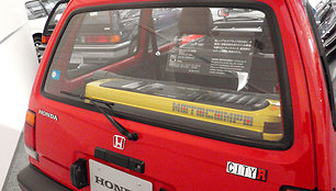 Motocompo Honda City bagažinėje. (Kzaral, Wikimedia(CC BY 2.0)