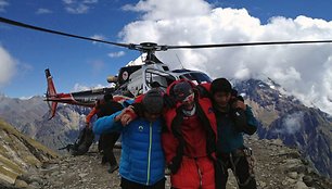 Nepale, šalia Manaslu viršūnės, žuvo 9 alpinistai. Kiti išgabenti sraigtasparniu.