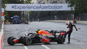 Lyderio Maxo Verstappeno avarija sprogus ratui Baku, Formulės 1 GP