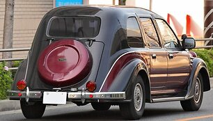 Toyota Classic turi i&scaron;orėje sumontuotą atsarginį ratą &ndash; visai kaip tarpukario automobiliai. (Tennen-Gas, Wikimedia(CC BY-SA 3.0)