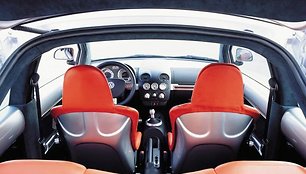 New Beetle RSi salonas – priekyje įrengtos Recaro sėdynės. (Gamintojo nuotrauka)