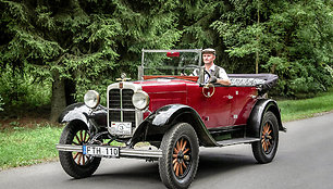 Ponas Saulius ir Studebaker Erskine Model 50 Touring, 1927 m. Automobilio savininkas - Dalius Linkevičius. Dainiaus Nagelės nuotrauka