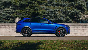 „Jaguar F-Pace SVR“ su V8 varikliu