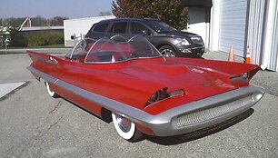 Lincoln Futura reprodukcija, atkartojanti kine matytą pakeistą autombilio spalvą. (Zenix Net, Wikimedia)