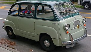 1959-ųjų Fiat 600 Multipla su į priešingomis kryptimis atidaromomis durelėmis. (Mr.choppers, Wikimedia(CC BY-SA 3.0)