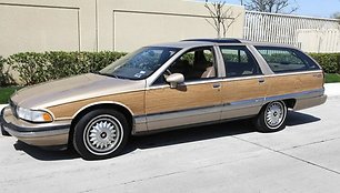 1993-iųjų Buick Roadmaster Estate turi pakankamai paprastą medienos imitaciją. (Ksderby, Wikimedia(CC BY-SA 3.0)