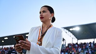 Formulės 1 lenktynes Katare stebėjo modelis Adriana Lima