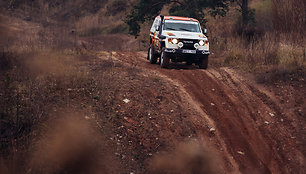 „Heston Airlines“ komanda: Valdas Valiukevičius ir Paulius Kavaliauskas startuoja su 1987 metais pagamintu automobiliu „Toyota Land Cruiser 71“