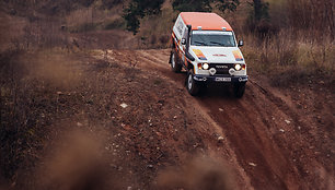 „Heston Airlines“ komanda: Valdas Valiukevičius ir Paulius Kavaliauskas startuoja su 1987 metais pagamintu automobiliu „Toyota Land Cruiser 71“