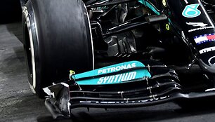 Formulė 1 Saudo Arabijoje. Kontaktų kupiną kovą laimėjo L.Hamiltonas