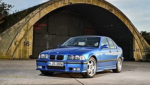 BMW M3 (E36) sedanas. (Gamintojo nuotrauka)