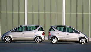 Vėliau Mercedes-Benz pristatė ir ilgesnės ratų bazės versiją. (Gamintojo nuotrauka)
