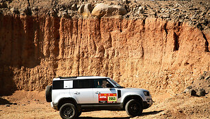 15min komandos &bdquo;Land Rover Defender&ldquo; Saudo Arabijoje