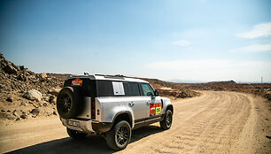 15min komandos &bdquo;Land Rover Defender&ldquo; Saudo Arabijoje
