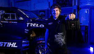 B.Vanagas pristatė dešimtąjį lenktynininko startą Dakare žymintį laikrodį „Vostok Europe Dakar Legend Edition“