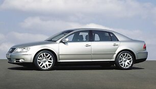 Volkswagen Phaeton pagal ratų bazės ilgį buvo didesnis ir už Transporter. (Gamintojo nuotrauka)