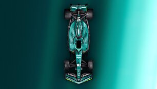 &bdquo;Aston Martin&ldquo; pristatė 2022 m. F1 lenktynių automobilį AMR22