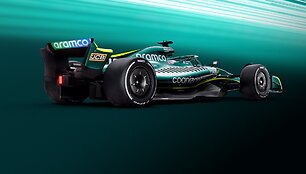 &bdquo;Aston Martin&ldquo; pristatė 2022 m. F1 lenktynių automobilį AMR22