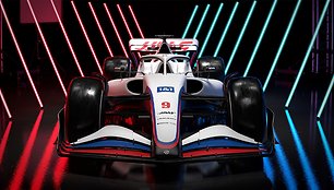 Formulės 1 „Haas“ komanda pristatė naująjį automobilį 