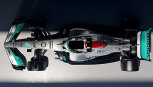 Mercedes pristatė 2022 m. Formulės 1 bolidą W13