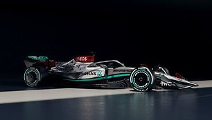 Mercedes pristatė 2022 m. Formulės 1 bolidą W13