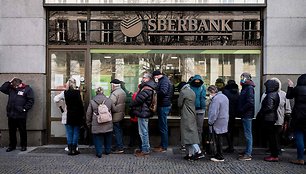 Eilės prie Sberbank Prahoje