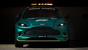 Pilkieji F1 lenktynių kardinolai: saugos automobilis „Aston Martin Vantage“ ir medikų DBX