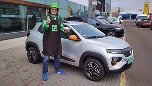 Vilniaus gatvių kokybės testas su Dacia Spring, pasitelkus kiaušinius prieš Velykas