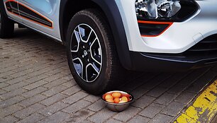 Vilniaus gatvių kokybės testas su Dacia Spring, pasitelkus kiau&scaron;inius prie&scaron; Velykas
