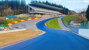 Pasiruo&scaron;imas Spa Francorchamps 12 val. lenktynėms, Eau Rouge posūkis