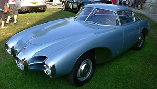 Abarth 1500 Biposto iš tikrųjų yra pakankamai kompaktiškas, bet pasižymi elegantiškomis proporcijomis. (edvvc, Wikimedia(CC BY 2.0)